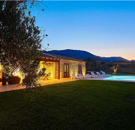 3 bedroom villa with infinity pool and jacuzzi, Scopello, sleeps 5-6